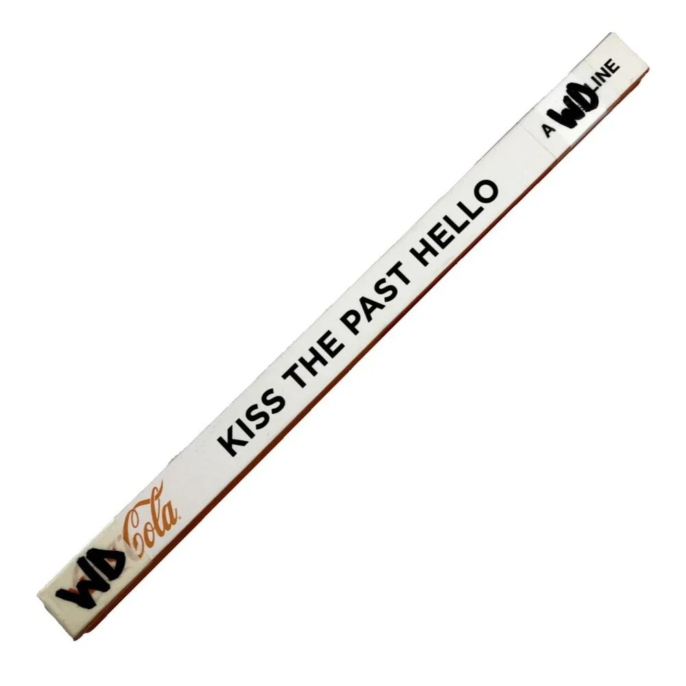 Kiss The Past Hello Spanish Language: 100 Years of the Coca-cola Assouline